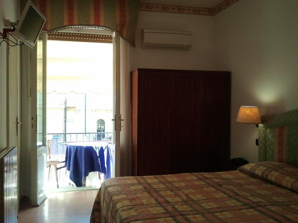 Hotel Ely เวียเรจโจ ภายนอก รูปภาพ