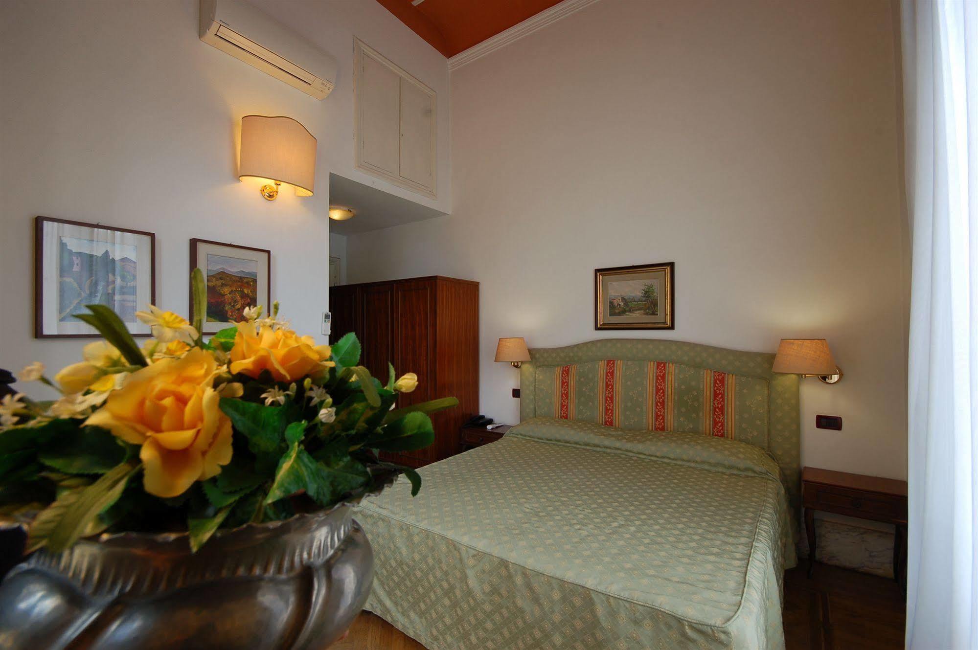 Hotel Ely เวียเรจโจ ภายนอก รูปภาพ