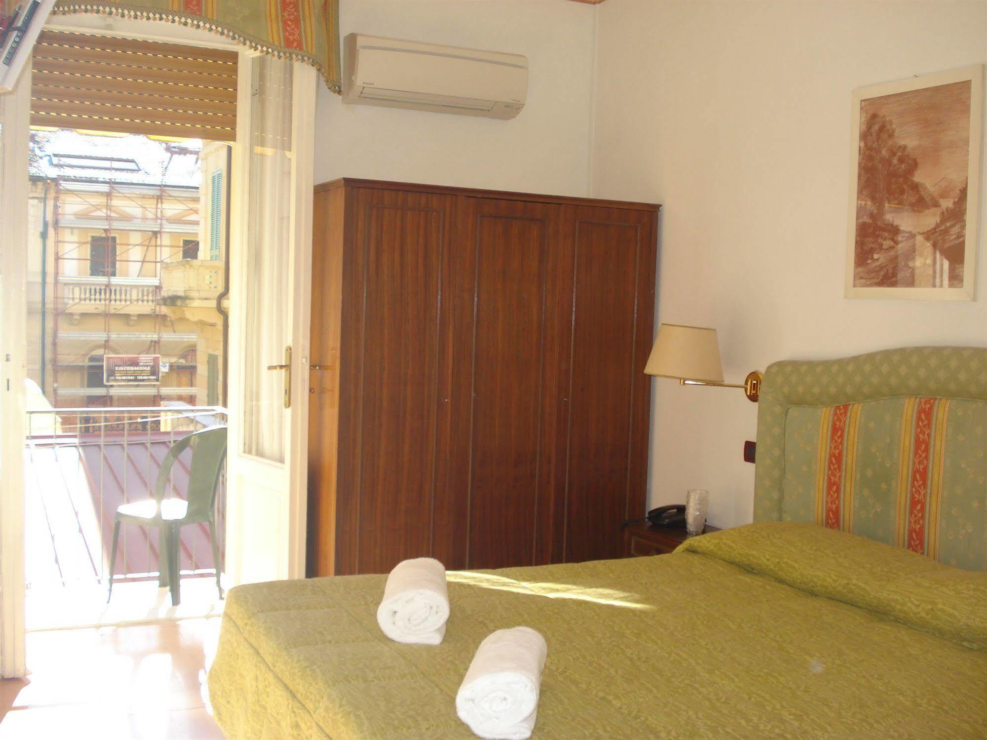 Hotel Ely เวียเรจโจ ภายนอก รูปภาพ